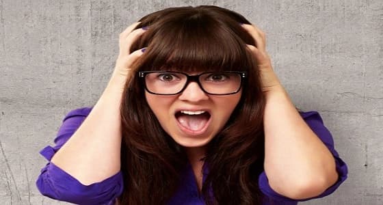 رجل يتسبب في كسر ساق زوجته.. والسبب " مزحة "