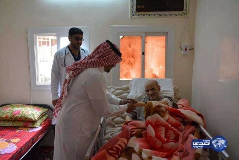 تفقد مدير القطاع الصحي برجال ألمع أعمال "الطب المنزلي"