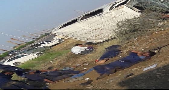 إصابة 11 شخصا ووفاة آخر في حادث تصادم مركبة عمالة بأخرى بصبيا