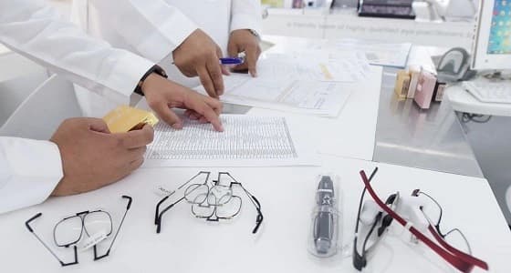 بالصور.. ضبط 6928 عدسة لاصقة ونظارات طبية مخالفة بالرياض