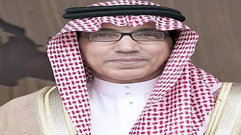 كاتب يكشف عن سر بكائه أمام العميد بعد التخرج من الجامعة "فيديو"