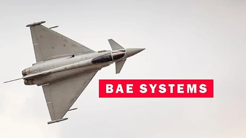 بالصور .. أهالي "بيشة" يودعون الشهيد السعدي