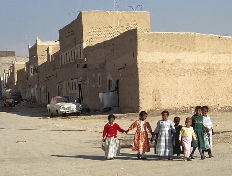 البراءة عنوانهم.. أطفال من الخرج قبل 55 عام