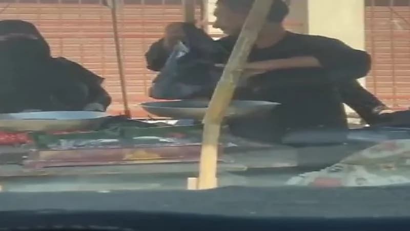 شاهد.. بائع خضار يثير الجدل بالغش في الميزان خلال البيع لزبائنه