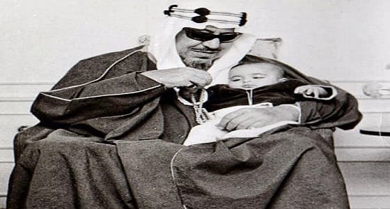 صورة نادرة للملك سعود مع حفيده عبد العزيز بلندن