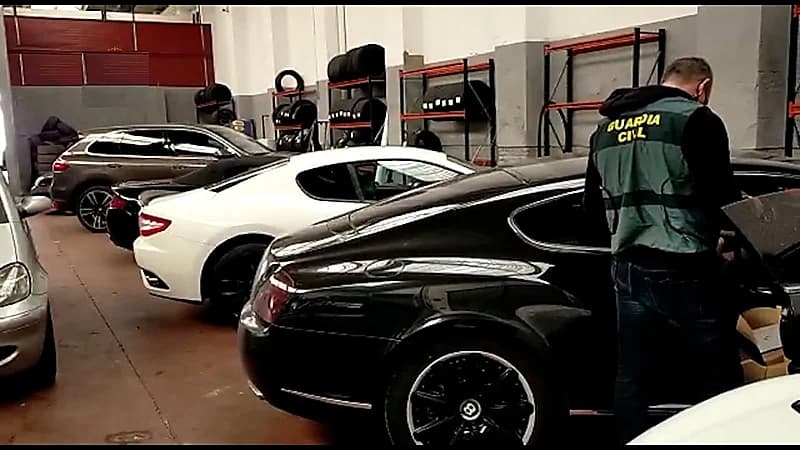 بالفيديو.. لحظة القبض على أكبر المحتالين في مجال العملات المشفرة بأوروبا