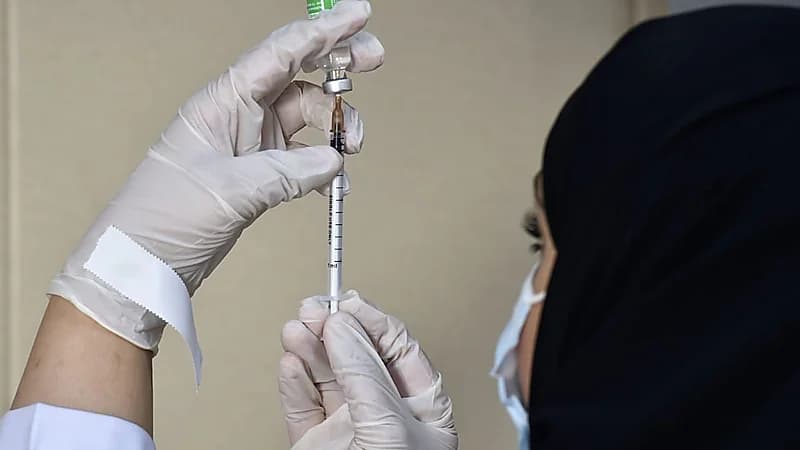 استشاري: يجب أخذ اللقاح لمن تجاوز 18 عامًا .. فيديو