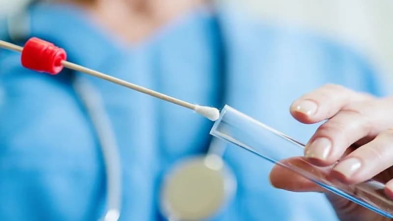 الصحة: بقايا كورونا سبب استمرار إيجابية نتائج الفحص بعد التعافي