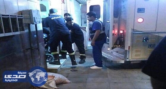 بالصور.. " صحة الطائف " تنقل سيدة تزن 400 كيلو إلي المستشفى