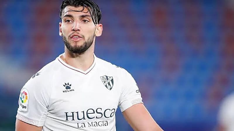 فالنسيا يفرض عقوبات ضد رافا مير بعد اتهامه بالاعتداء الجنسي