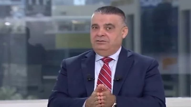 شاهد.. مختص يتحدث عن حل للتكدس داخل الطائرة