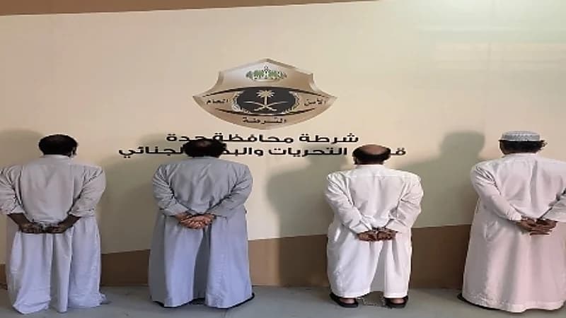 القبض على مقيم و3 مخالفين لسطوهم على سكن عمالة وسرقته بجدة