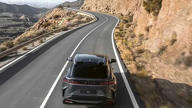 بالصور.. لكزس تعلن عن أول سيارة كهربائية بمظهر رياضي