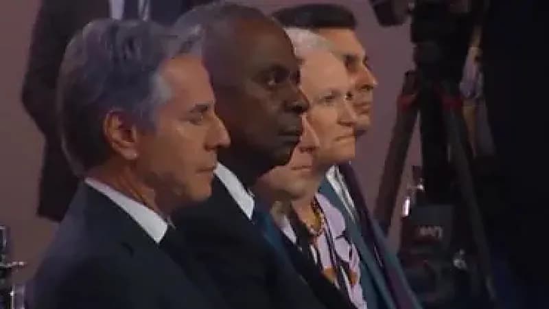 ردود فعل مسؤولين على زلات بايدن أثارت جدلا واسعا .. فيديو