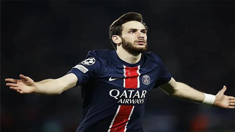 باريس سان جيرمان يستعيد خدمات الثنائي كفاراتسيخيليا ولي كانغ