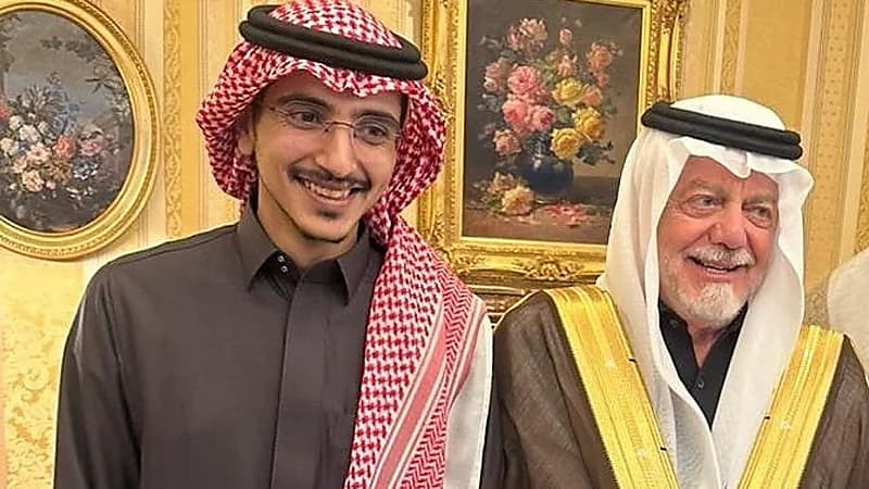 محمد المنجم يظهر مع رئيس نابولي بالزي السعودي .. صورة