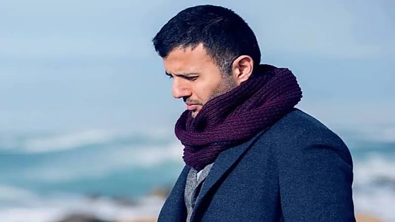 فنان مصري شهير يبحث عن قبر والدته المتوفاة في الرياض منذ 30 عاما