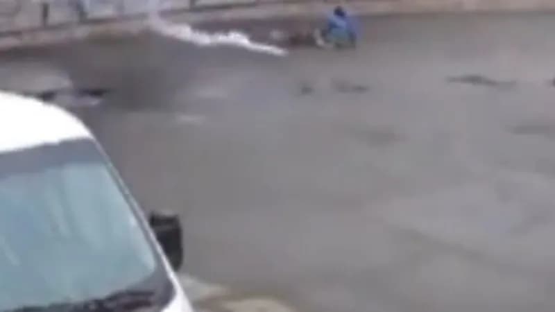 بالفيديو.. مشهد مرعب لمقتل " أوكراني " جراء القصف الروسي