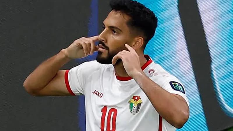 بصوتٍ عذب .. موسى التعمري يؤم المصلين بالتراويح .. فيديو