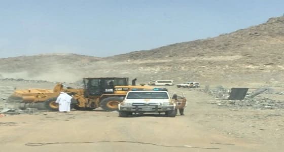 بالصور.. إزالة 47 حوشا مخالفا في مخطط عشوائي بمكة