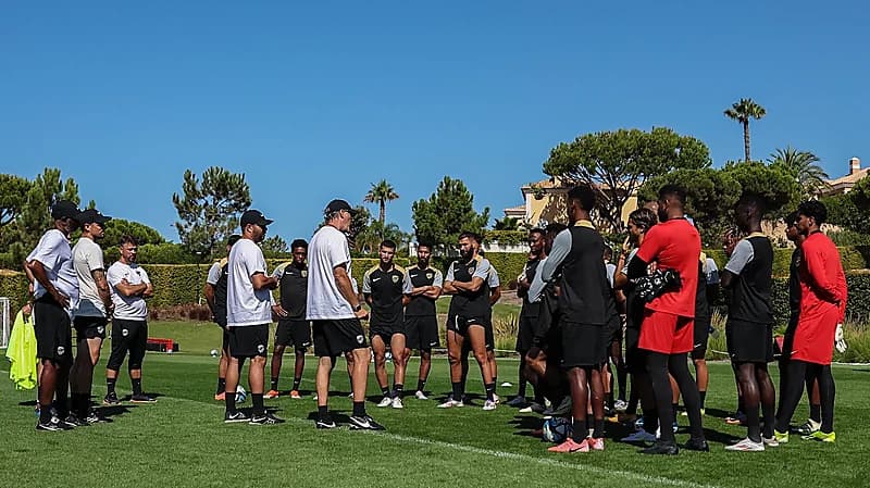 الاتحاد يعاود تدريباته بعد اشتباكات أمس .. صور