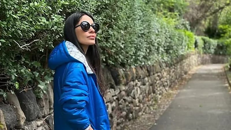 إلهام علي تخطف الأنظار بإطلالات أنيقة خلال رحلتها إلى لندن