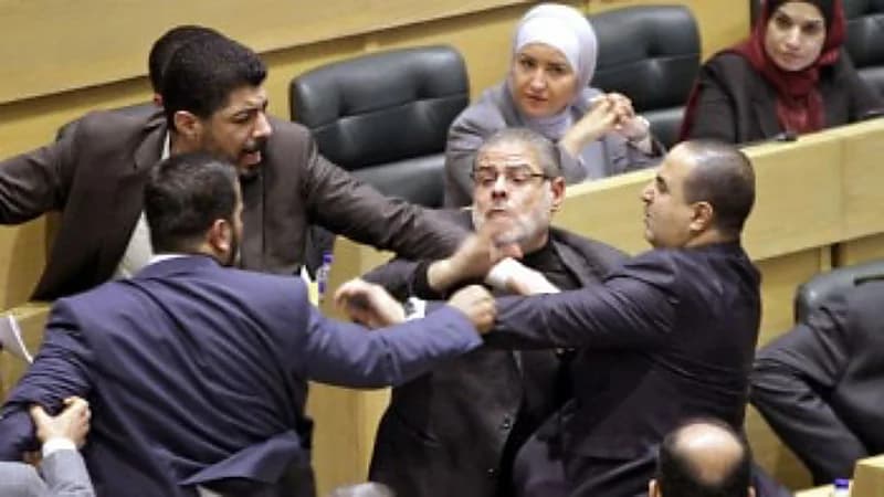اشتعال خلاف حاد بين نواب الأردن بسبب كلمة "الأردنيات"
