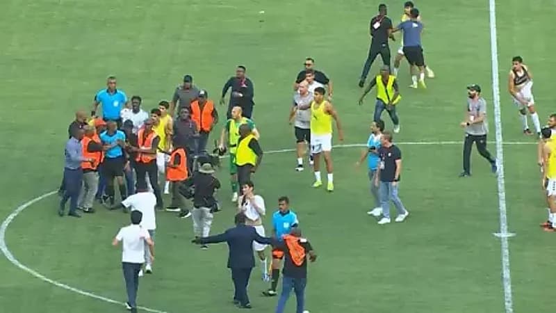 اشتباكات عنيفة في مباراة الصفاقسي وسيمبا التنزاني .. فيديو