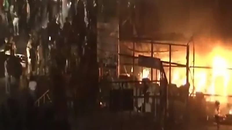 شاهد.. اشعال عناصر حزب الله وحركة أمل النار في رٌفات الصحابة