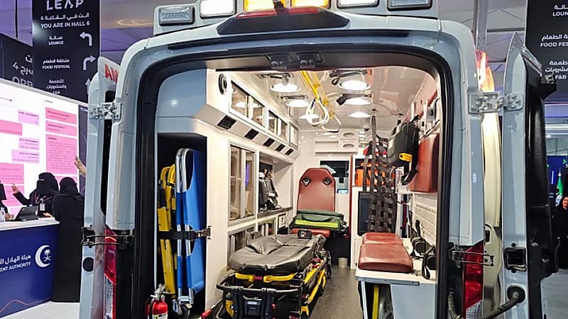 الهلال الأحمر يشارك في معرض ليب 25 بأول سيارة إسعاف رقمية.. فيديو