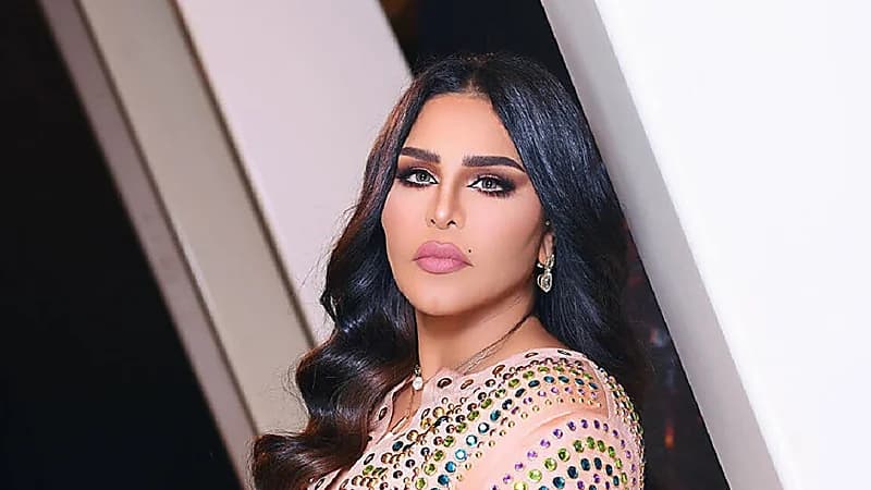 أحلام ترد على متابع طالبها بالدفاع عن فلسطين