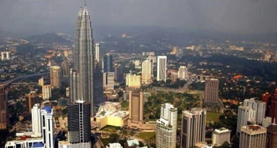 محكمة ماليزية تضع شرطا لتغيير ديانة القاصرين