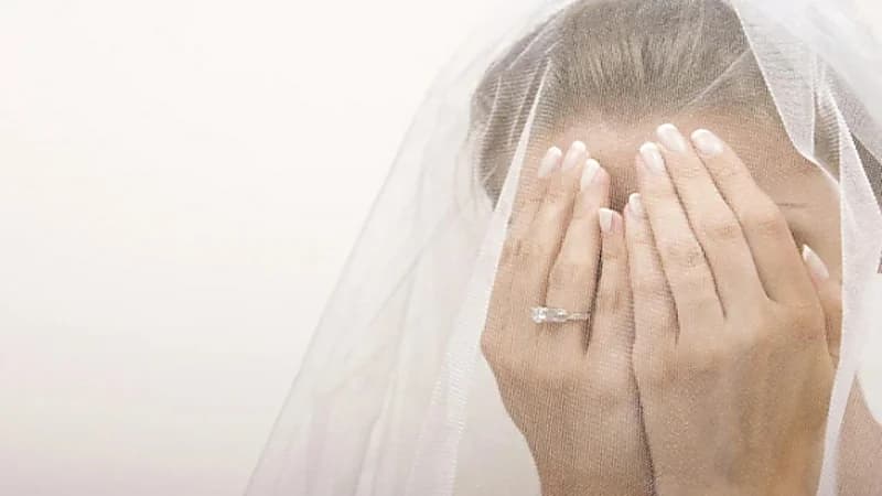 فتاة تطلب الطلاق يوم الصباحية بسبب موقف محرج