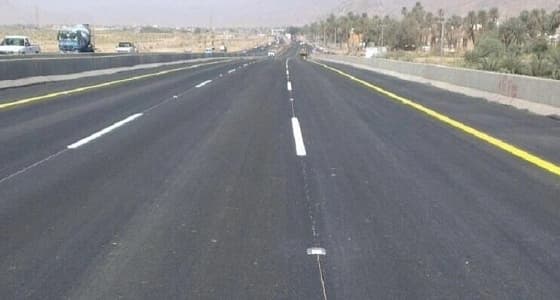 إصابة 10 أشخاص إثر انقلاب سيارة بطريق الساحل في مكة