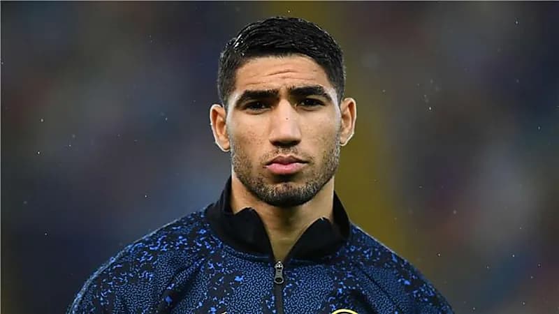 مذيع رياضي شهير يتعرض للطرد بسبب دفاعه عن أشرف حكيمي