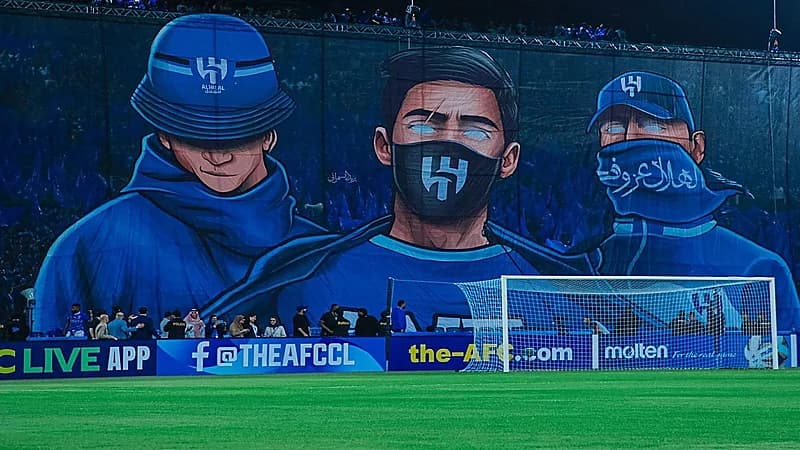 المملكة أرينا يتزين بـ تيفو ثلاثي الأبعاد في قمة الهلال والأهلي