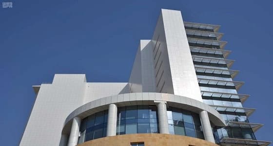 بالصور .. جامعة الملك سعود تبدأ تشغيل أول برج من أوقافها