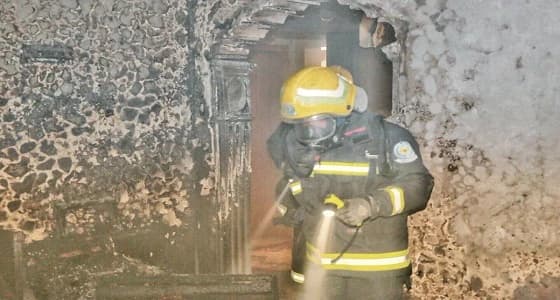 السيطرة على حريق في حي العمرة