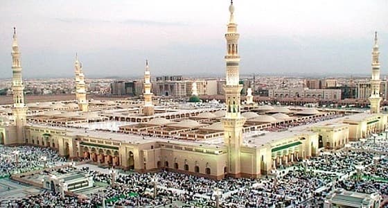 بالفيديو.. الشيخ " الجربوعي " يوضح حكم السير أمام المصلين في المسجد النبوي