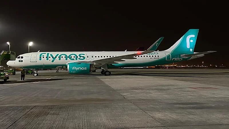 هبوط اضطراري لطائرة سعودية بمطار طرابزون بعد اشتعال أحد محركاتها.. فيديو