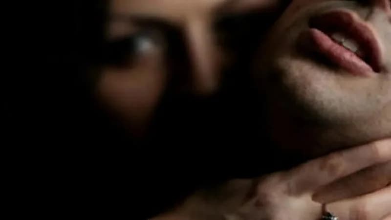 رجل يقع ضحية عصابة نسائية بسبب جلسة " مساج "