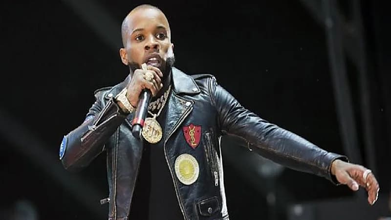 مغني راب يطلق النار على زميلته: " ارقصي أيتها العاهرة"