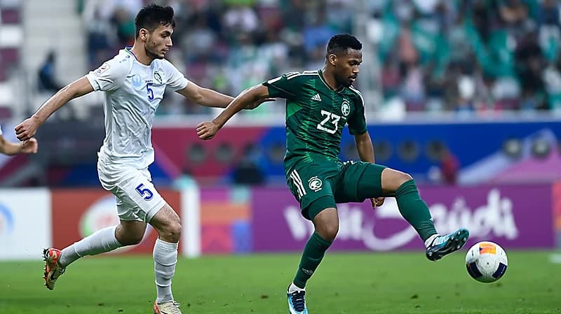 لقطة طرد لاعب الأخضر أيمن يحيى .. فيديو