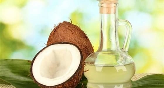 استخدامات عديدة لزيت جوز الهند أبرزها العناية بالفم