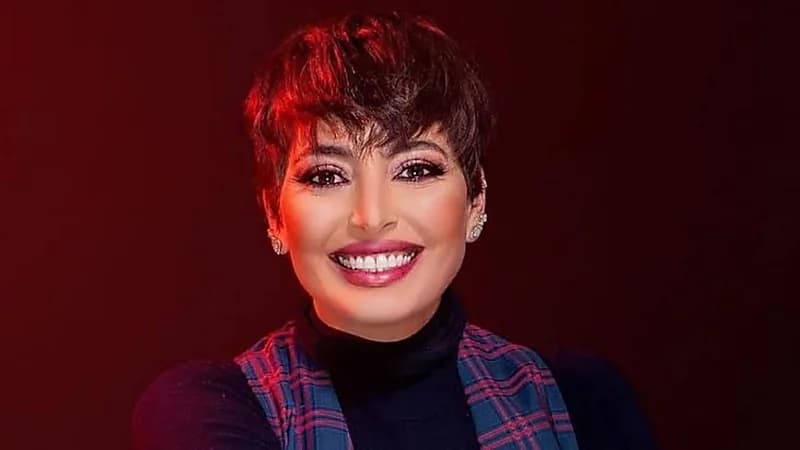 فاطمة الصفي ترد على متابعة سخرت من ملامحها:"شعري عاجبني"