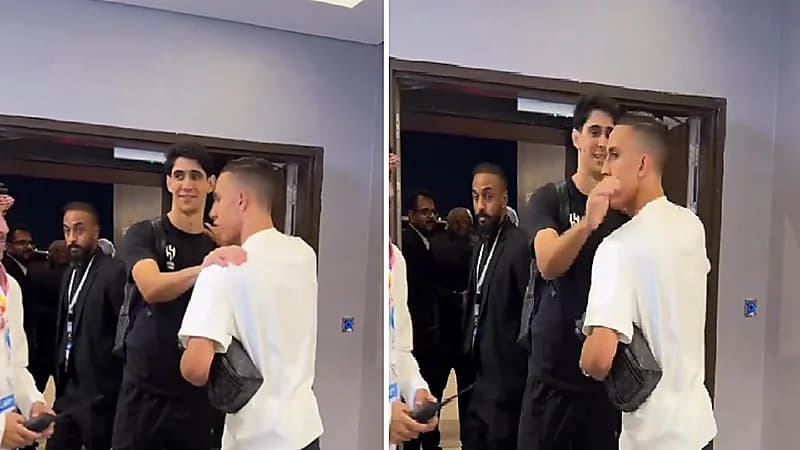 لاعب العين رحيمي يتجه للسلام على بونو .. فيديو