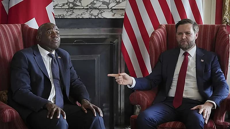 وزير الخارجية البريطاني يواجه غرامة بعد رحلة صيد مع نائب الرئيس الأمريكي