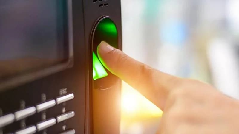 استمرار تعليق العمل ببصمة الحضور في الجهات التابعة لـ«الصحة»