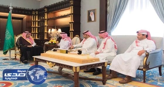 بالصور.. أمير الباحة يتسلم تقريرين منفصلين عن أعمال لجنة الإمارة وبرنامج " متابع "