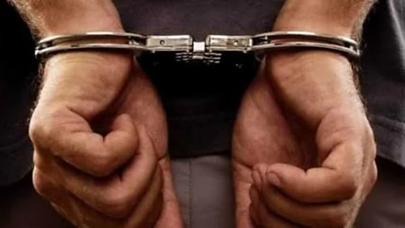 توقيف مبتعث ضرب صديقته بمقلاة في شقته بأمريكا